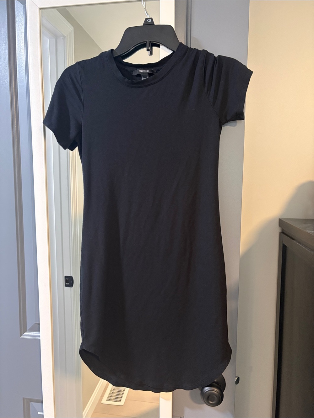 Forever 21 Black Short Sleeve Midi Dress